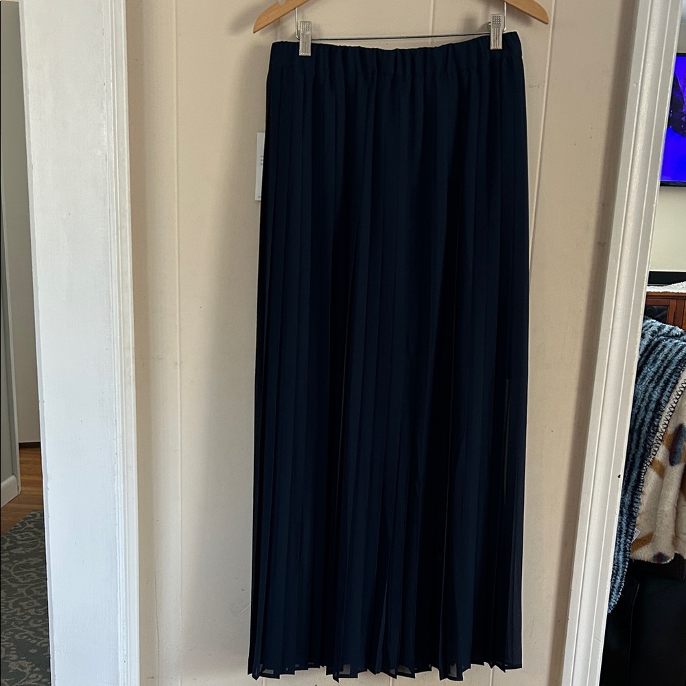 BCBGMaxAzria Dark Blue Maxi Pleated NWT Skirt